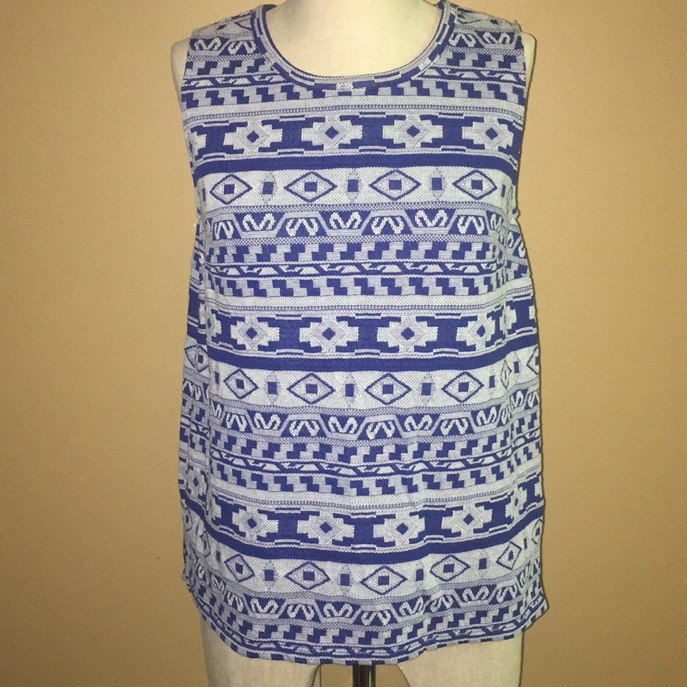 Old Navy top with cut out in back